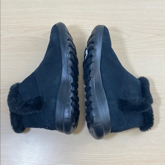 Skechers Air Cooled Goga Mat Faux Fur Trimmed Black Suede Ankle Boots - Picture 5 of 10